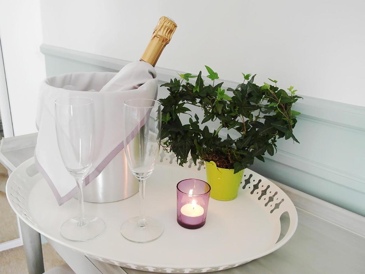 Chambre D Hote : Louvre Elegant Apt Suite Bed & Breakfast Paris