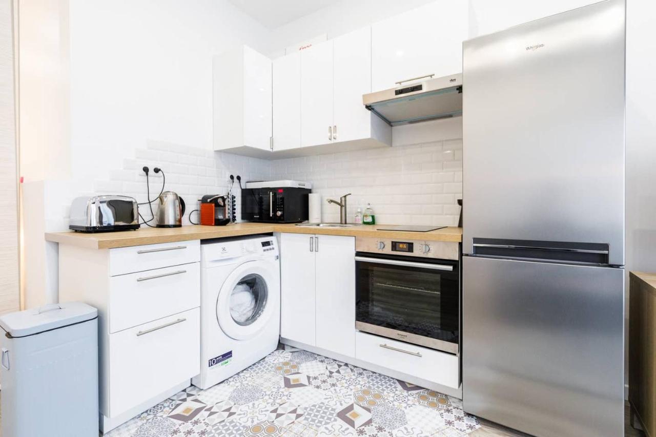 Luxurious And Cosy In The Center Of 14 Apartment