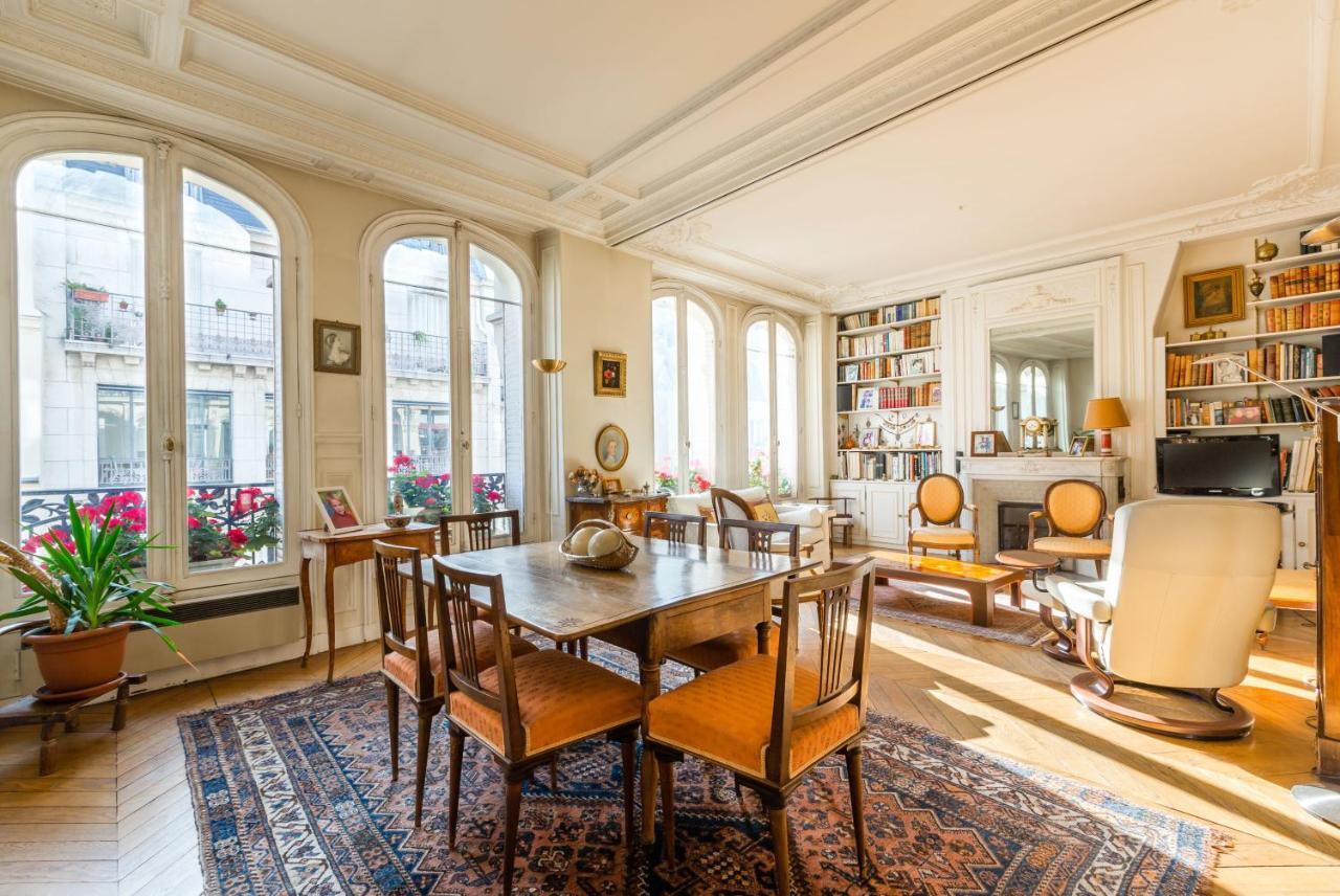 Veeve - Light By Les Halles Apartment *