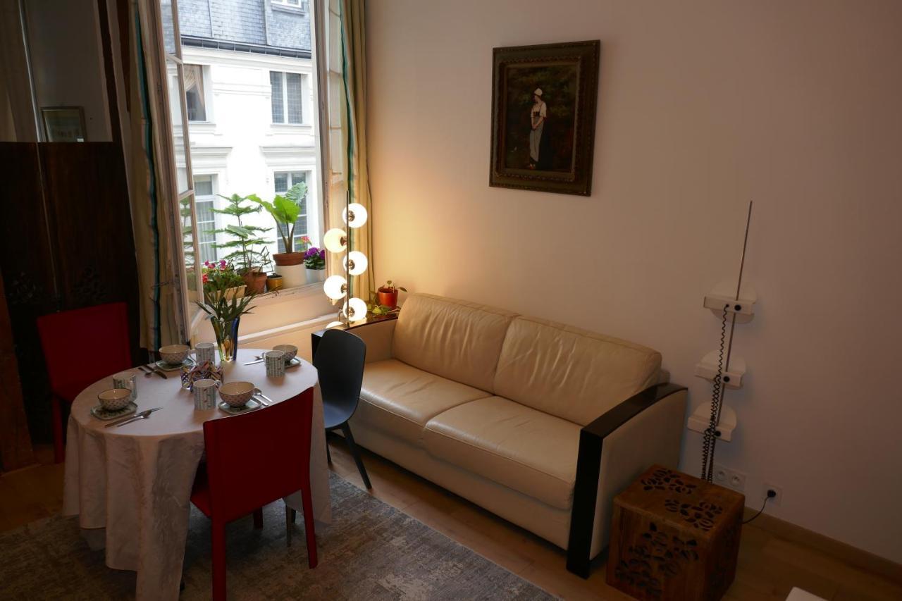 Apartment Near Louvre, *