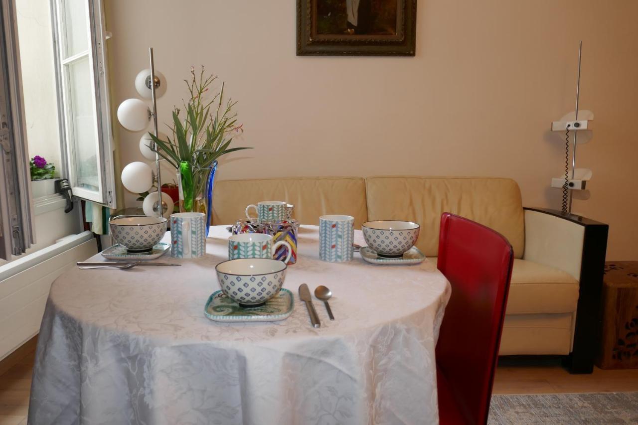 Near Louvre, Apartment *