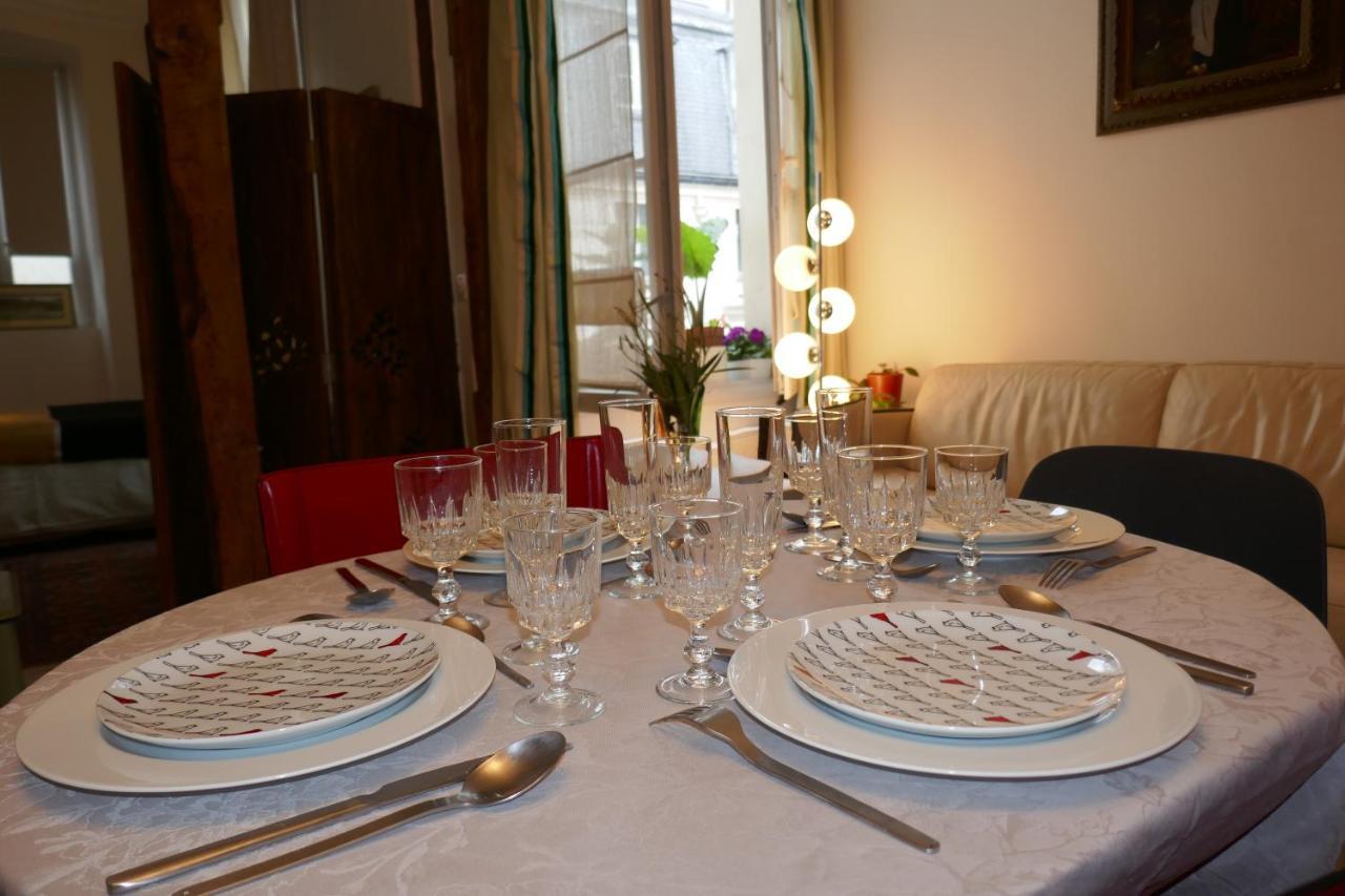 Apartment Near Louvre, *