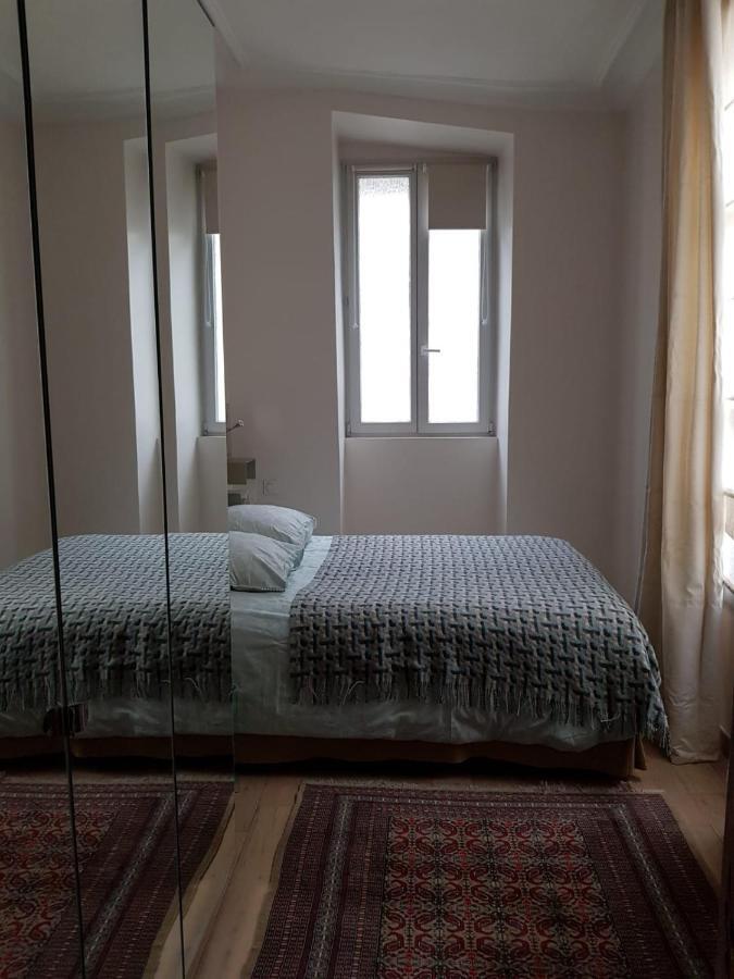 Apartment Near Louvre, *