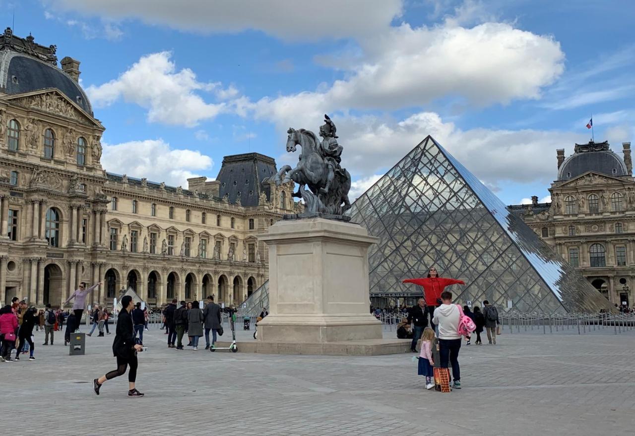 Apartment Near Louvre,