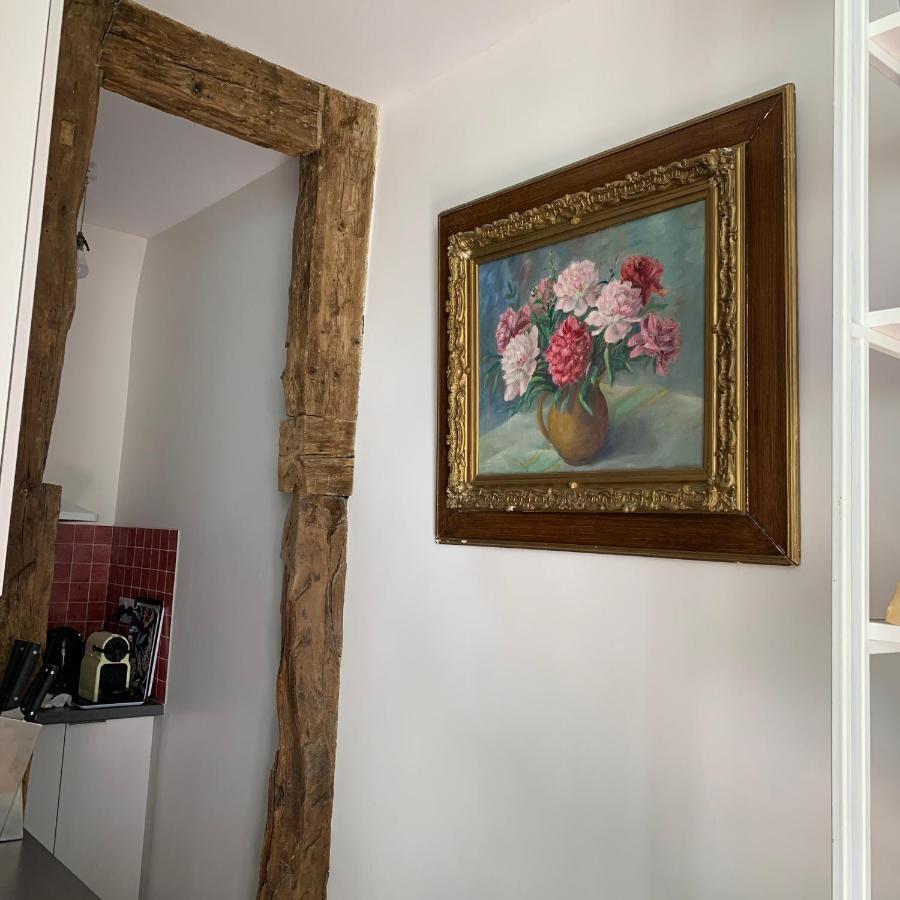 Near Louvre, Apartment *