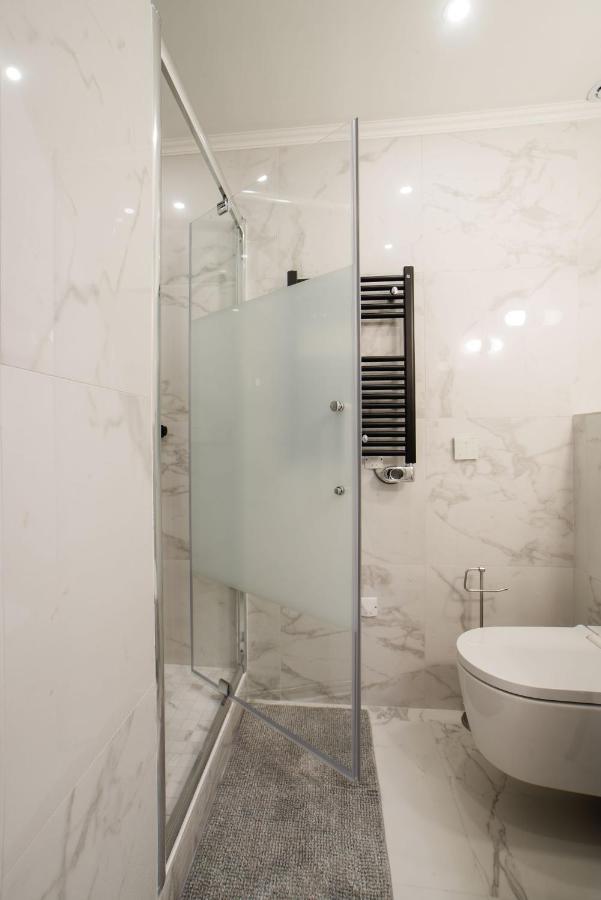 Apartment Sartre : Au Cœur De La Rive Gauche, Neuf, Design, 2/4 Personnes *