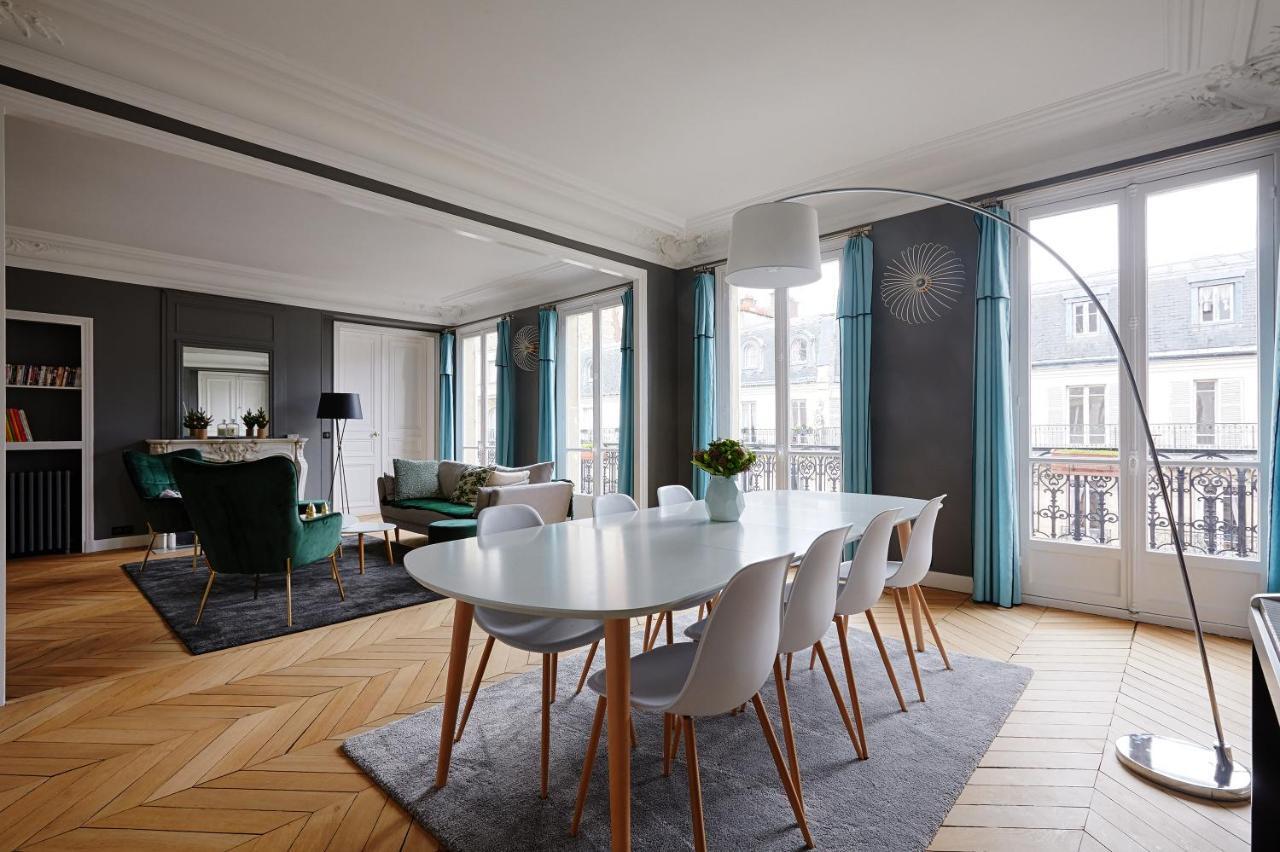 Apartment Veeve - Emerald Exuberance