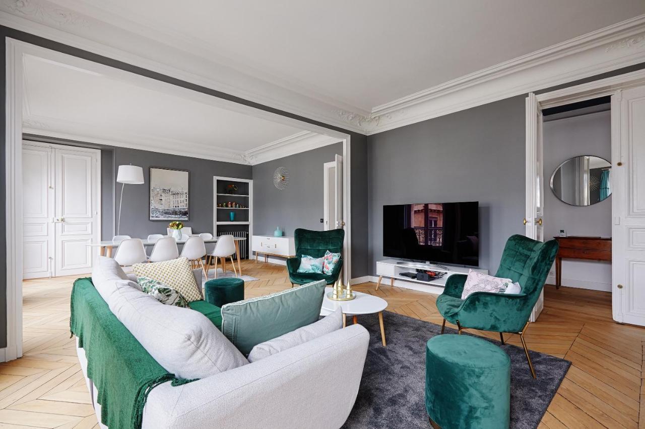 Veeve - Emerald Exuberance Apartment