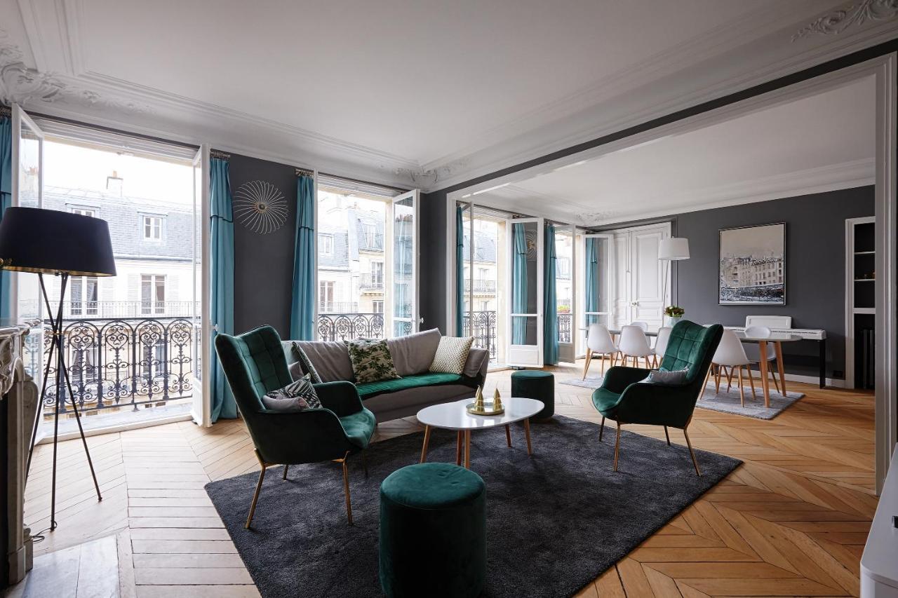 Veeve - Emerald Exuberance Apartment
