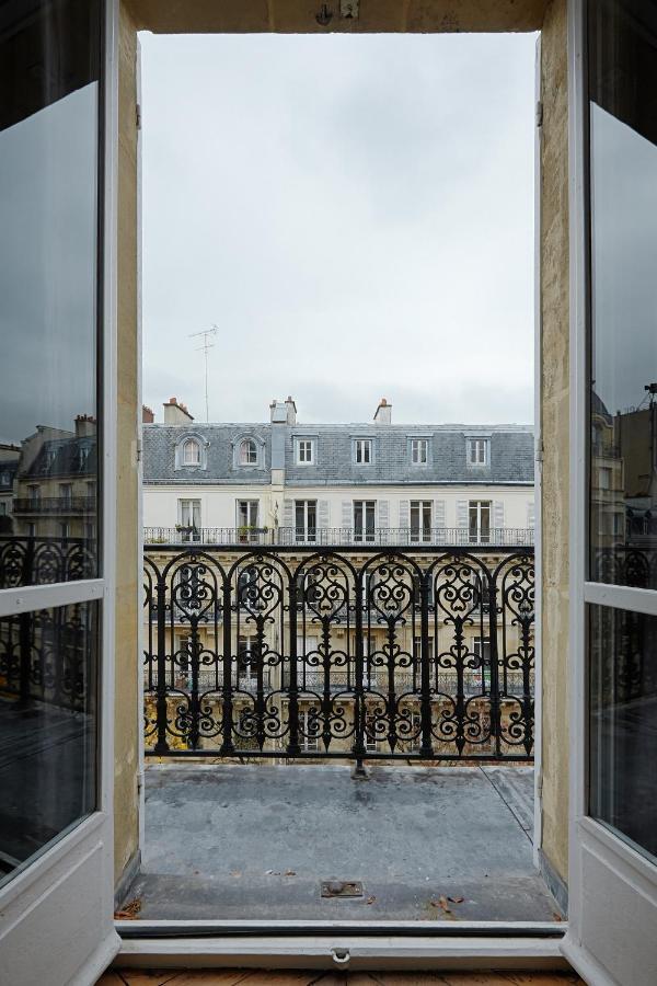 Veeve - Emerald Exuberance Apartment Paris