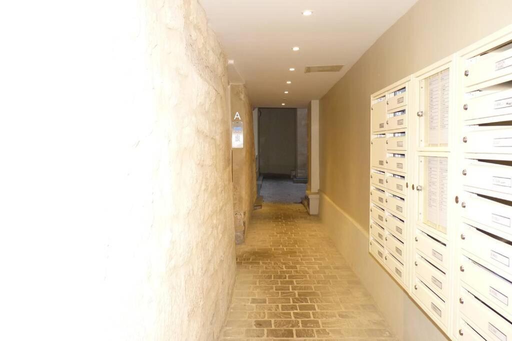 Appartement Typical Marais 3 Br Beaubourg Paris