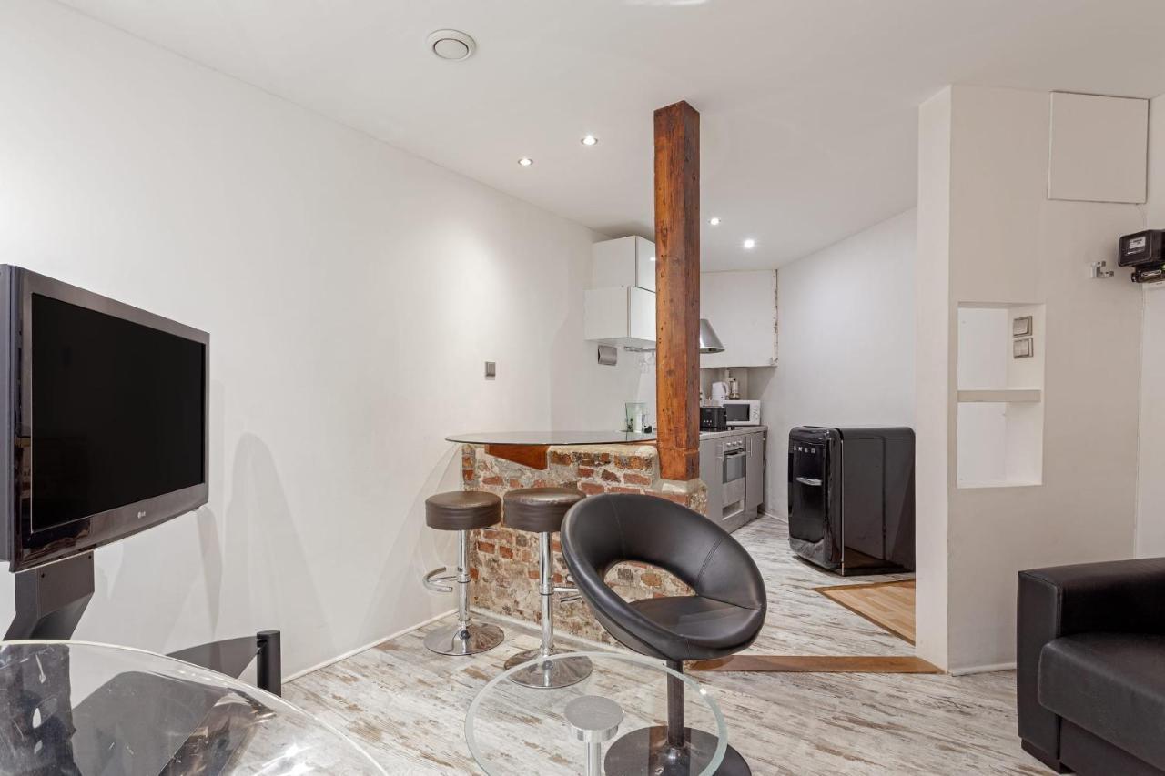 Bright 2 Bedroom In