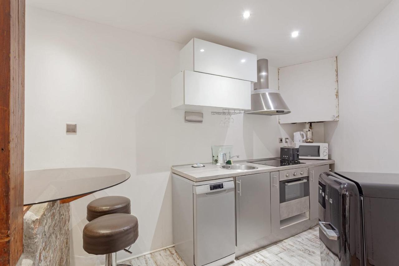 Apartment Bright 2 Bedroom In Paris