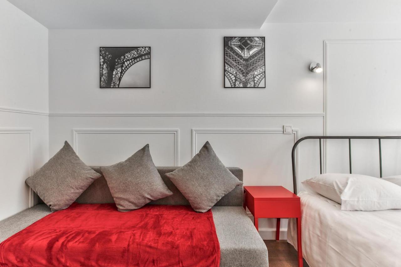 40-flat Eiffel Apartment *