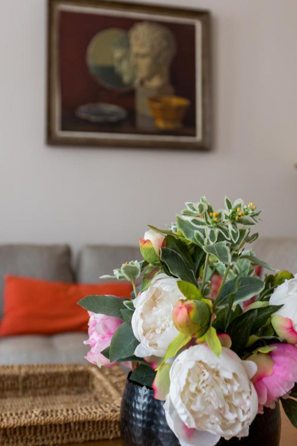 Apartment Veeve - Muted Beauty In Batignolles Paris