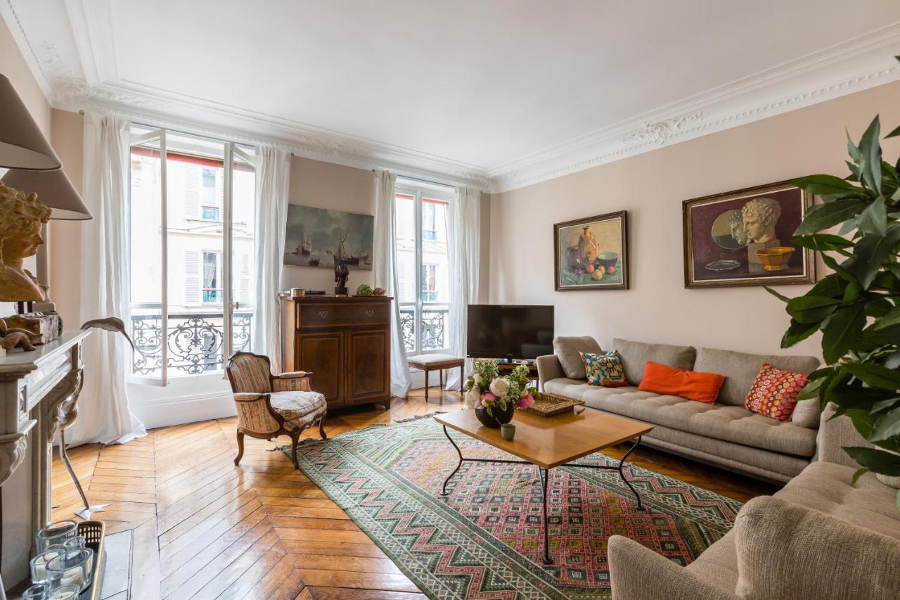 Apartment Veeve - Muted Beauty In Batignolles Paris