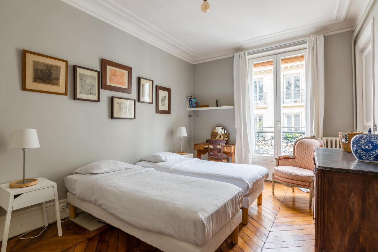 Veeve - Muted Beauty In Batignolles Apartment