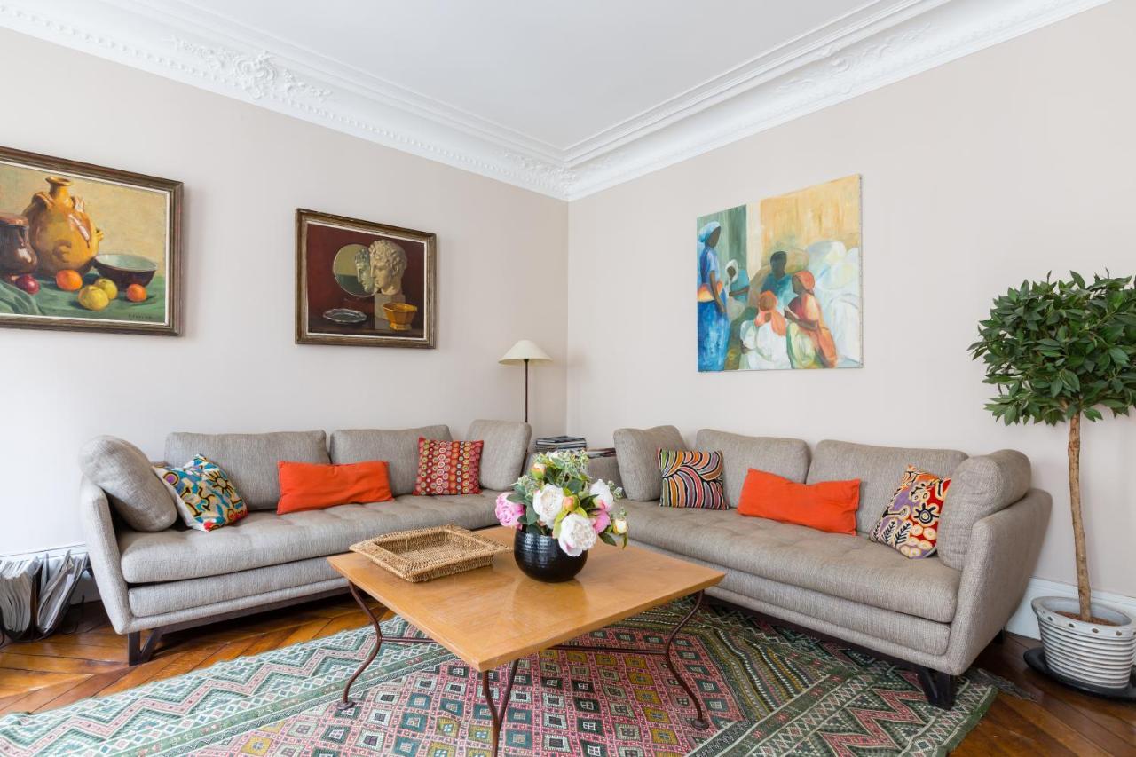 Veeve - Muted Beauty In Batignolles Apartment Paris