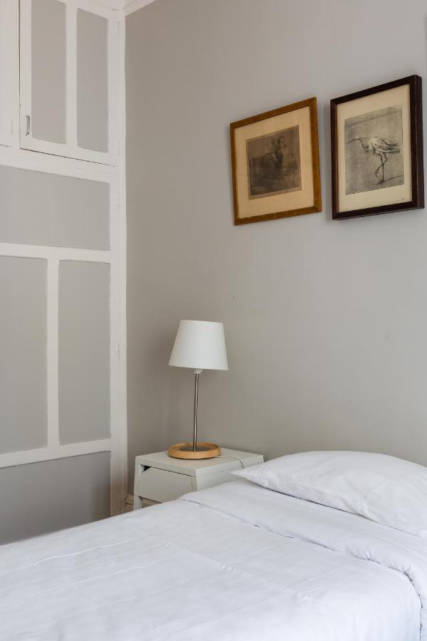 Veeve - Muted Beauty In Batignolles Apartment *