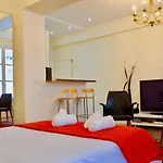 1 Bedroom Flat In Central Marais