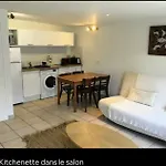 Appartement lumineux avec balcon au coeur de Paris