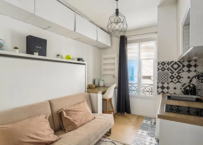 Small Comfortable Studio Near Eiffel Tower
