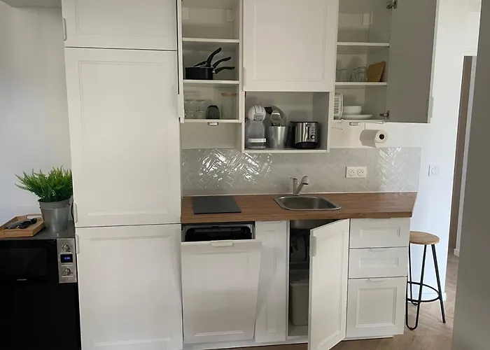 Nice 40 M Near Montparnasse