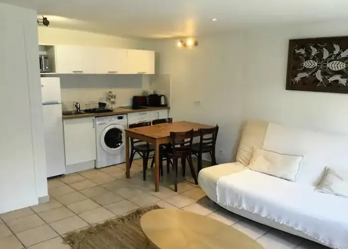 Appartement lumineux avec balcon au coeur de Paris