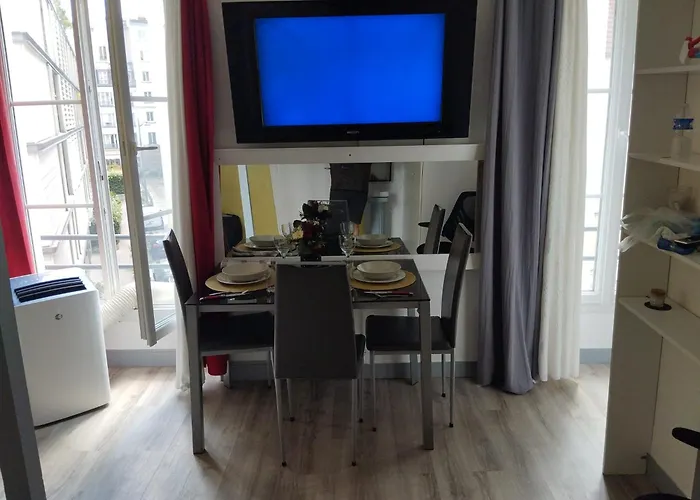Studio Charmant A Place De Clichy
