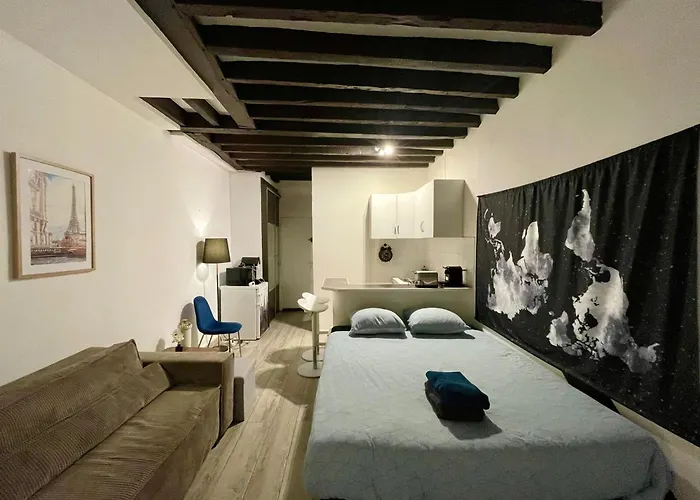 Apartments Studio Champs Elysees Ponthieu Paris