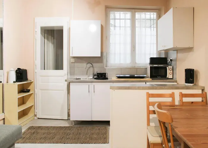 Charming Apartment For 4 People In Paris 15