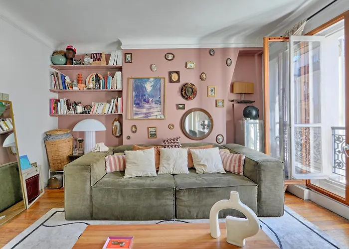 Design Apartment In Montmartre!