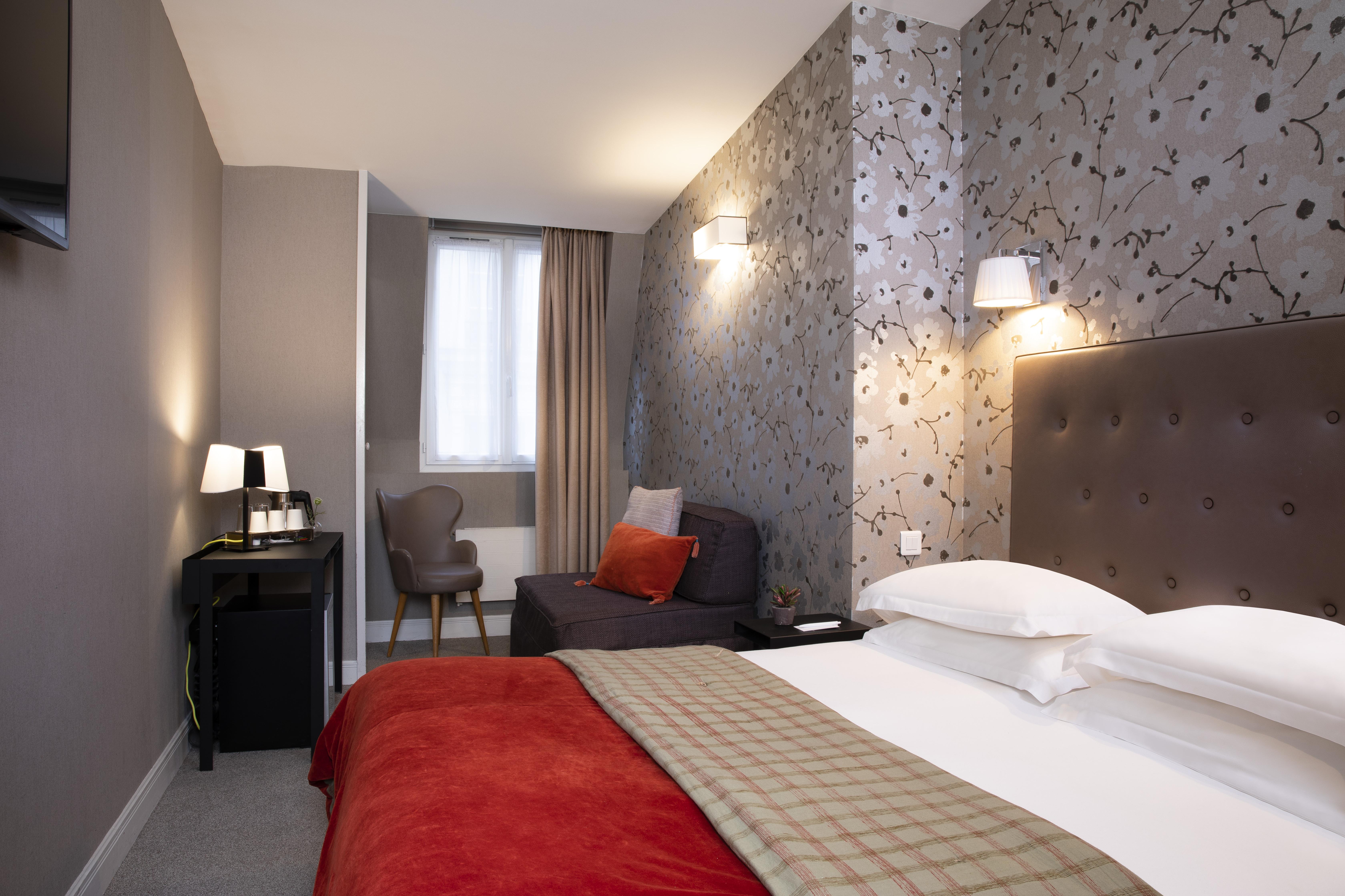Hotel Plaza Etoile 3*
