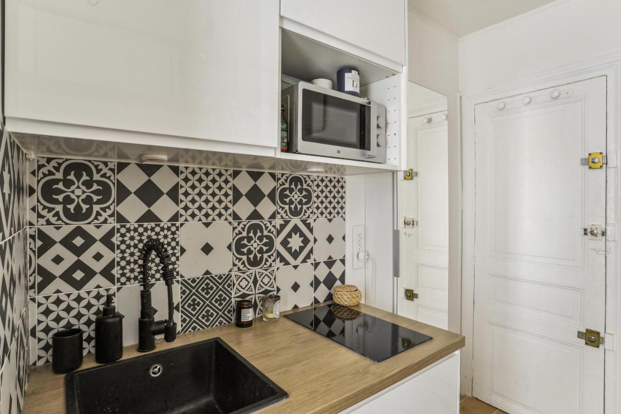 Apartment Small Comfortable Near Eiffel Tower
