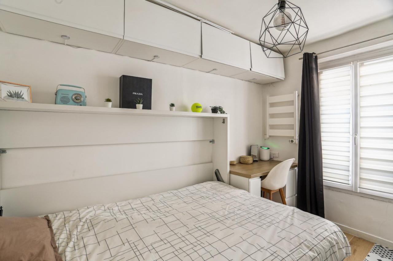 Small Comfortable Near Eiffel Tower Apartment