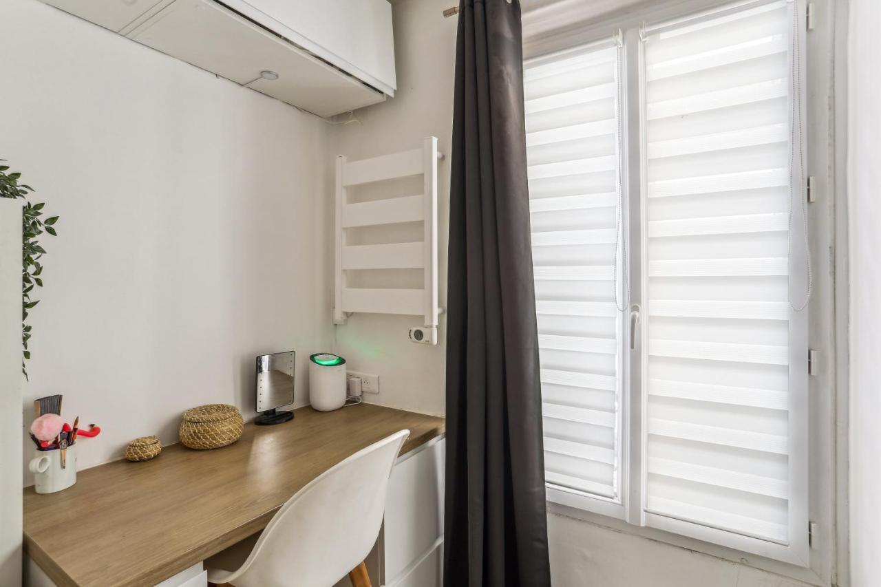 Small Comfortable Near Eiffel Tower Apartment Paris