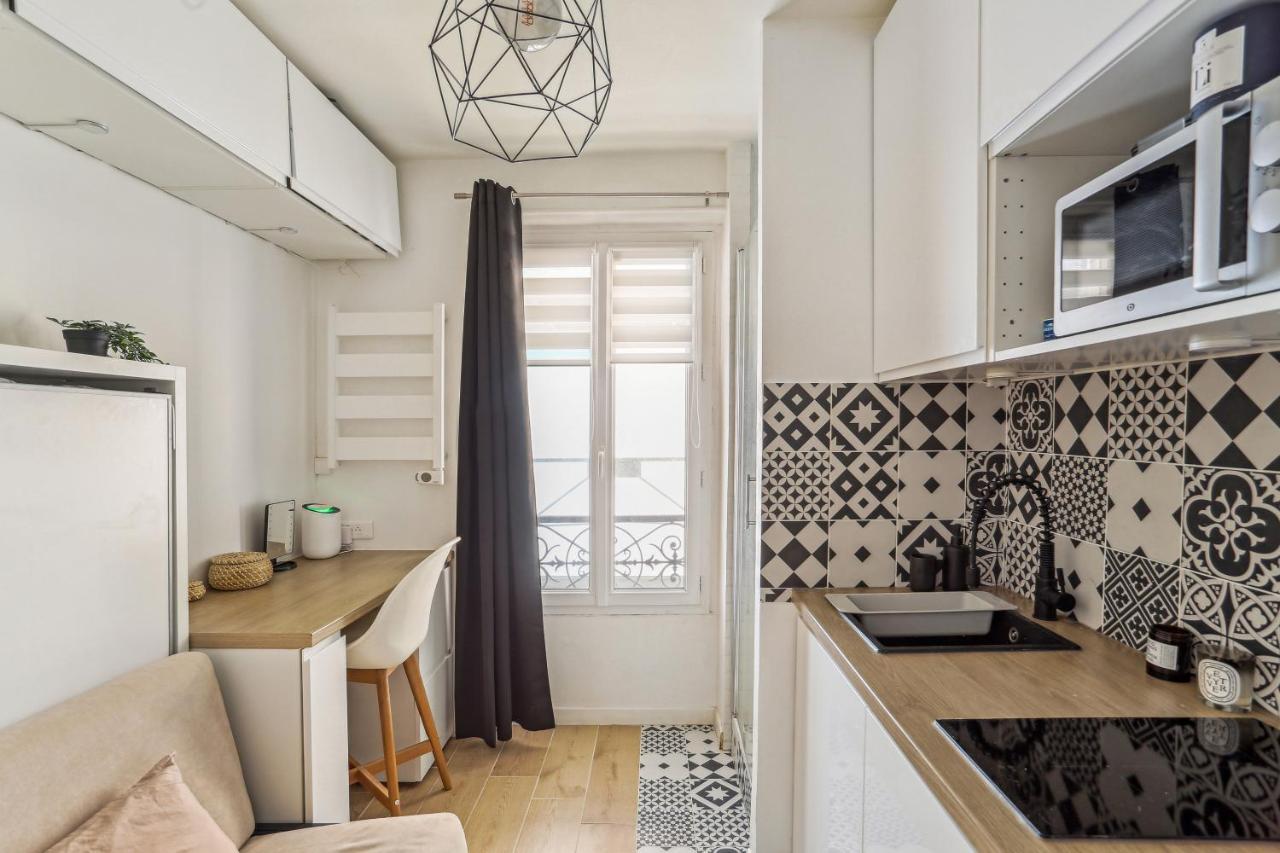 Small Comfortable Near Eiffel Tower Apartment