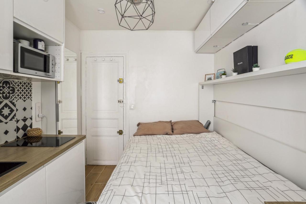 Small Comfortable Near Eiffel Tower Apartment