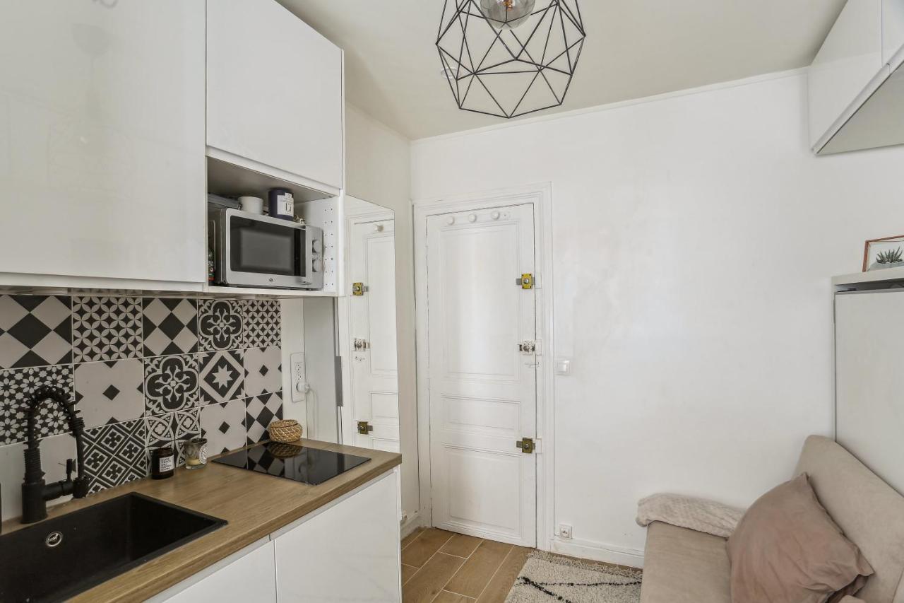 Apartment Small Comfortable Near Eiffel Tower