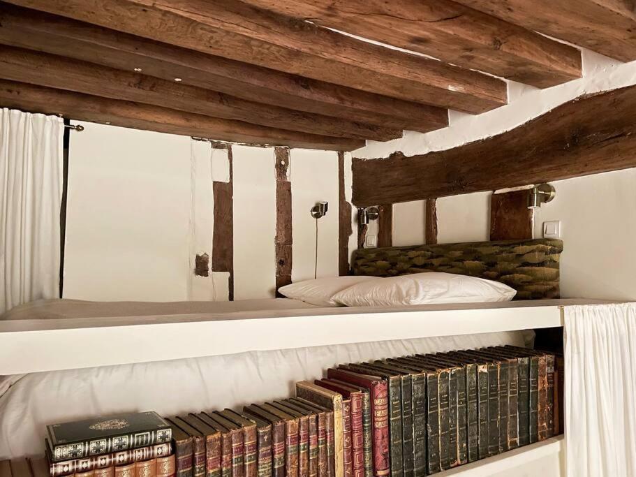 Appartement De Charme Au Coeur De L'ile St Louis *