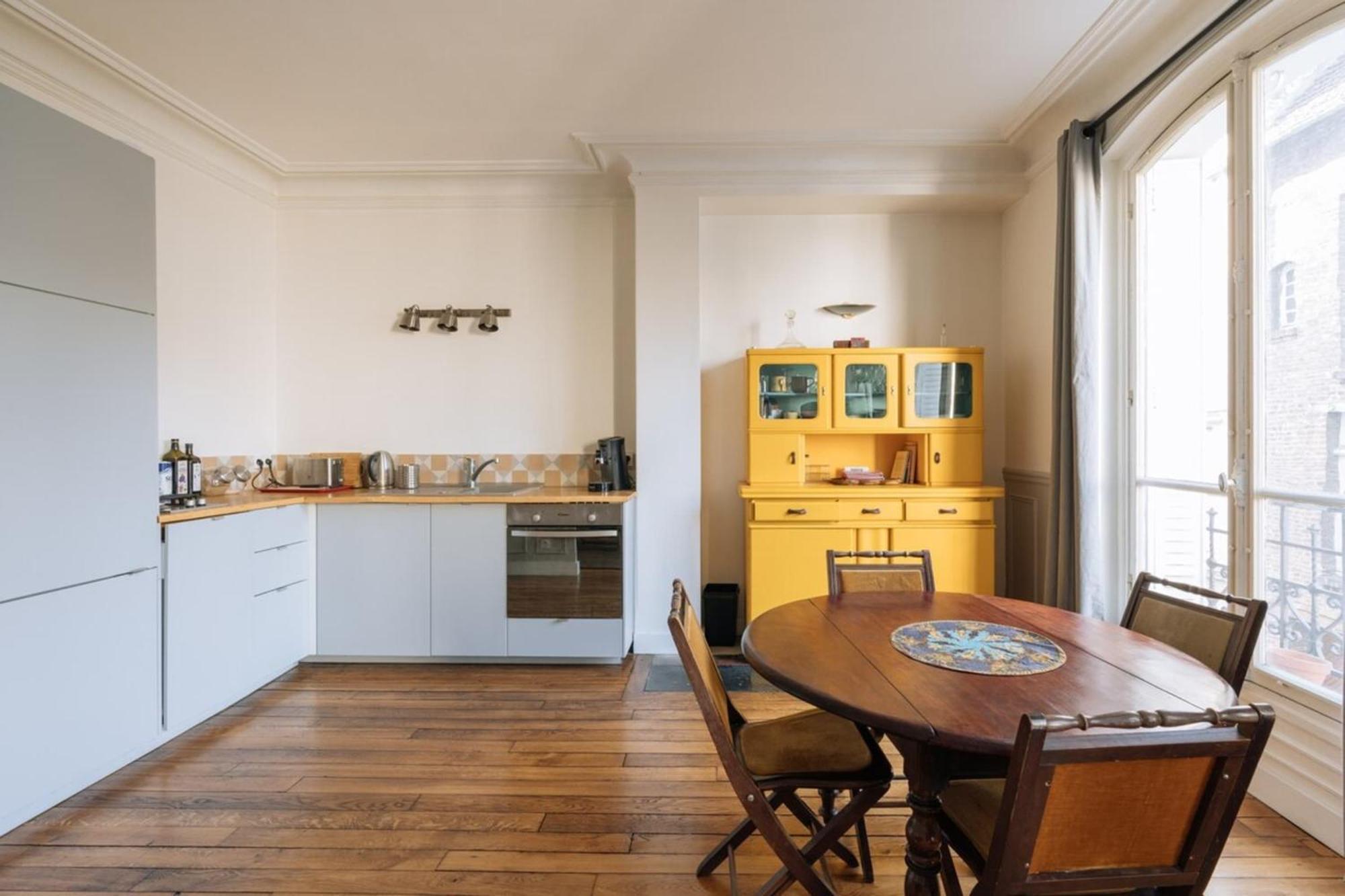 Luminous Parisian-style 1bd Apartmentbelleville Appartement Paris