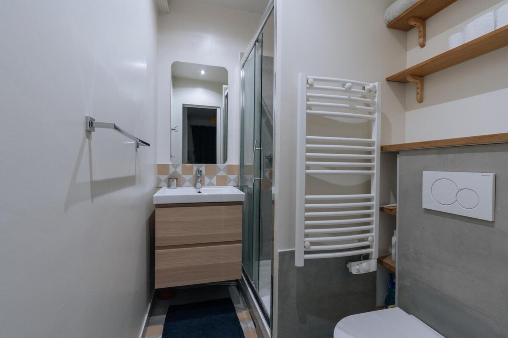 Luminous Parisian-style 1bd Apartmentbelleville Appartement Paris