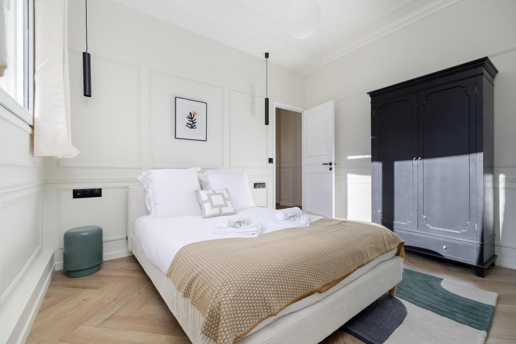 Poetic - Champs Elysees Apartment