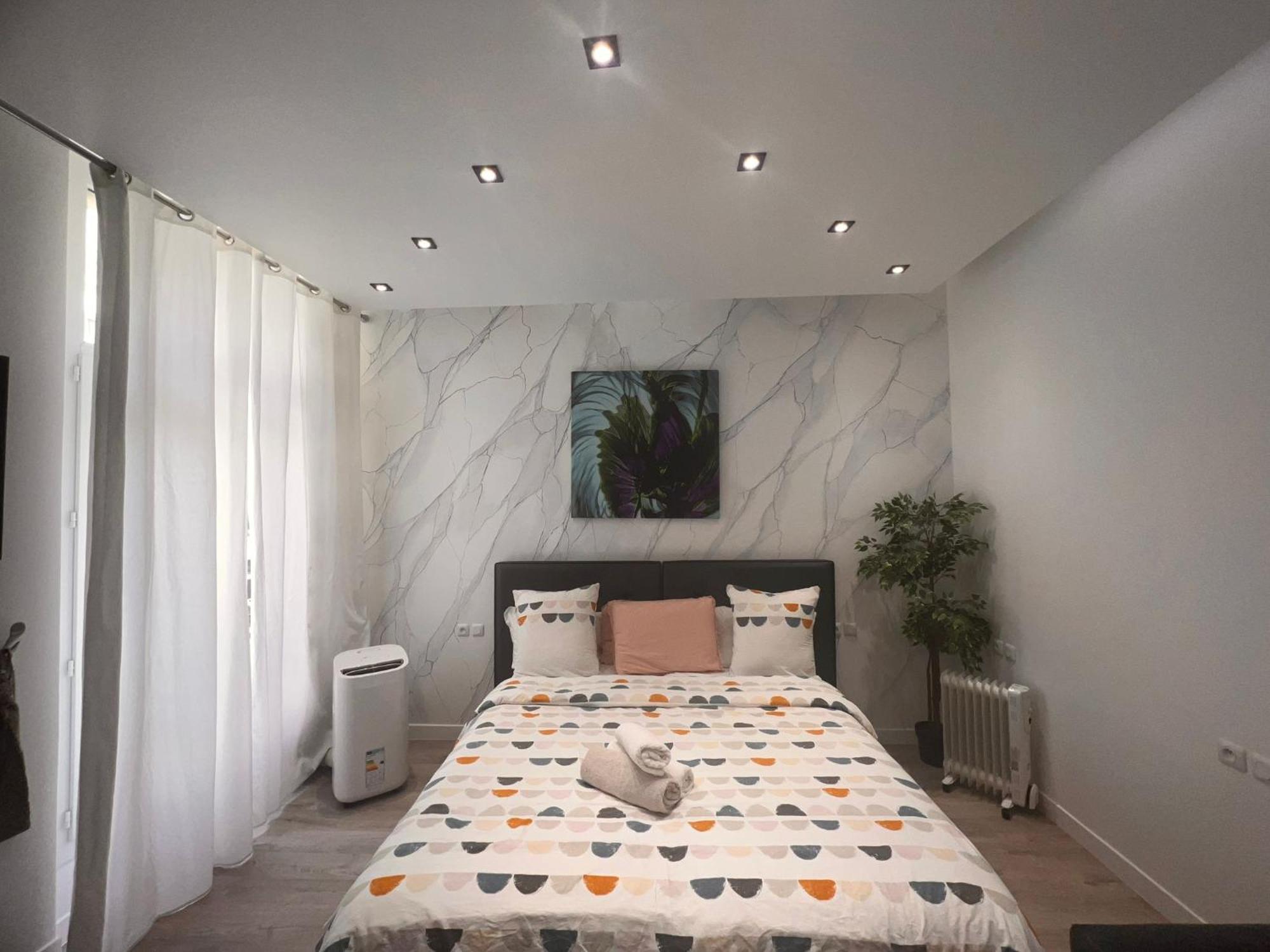 Apartment Cosy Champs-elysees - Hala Paris