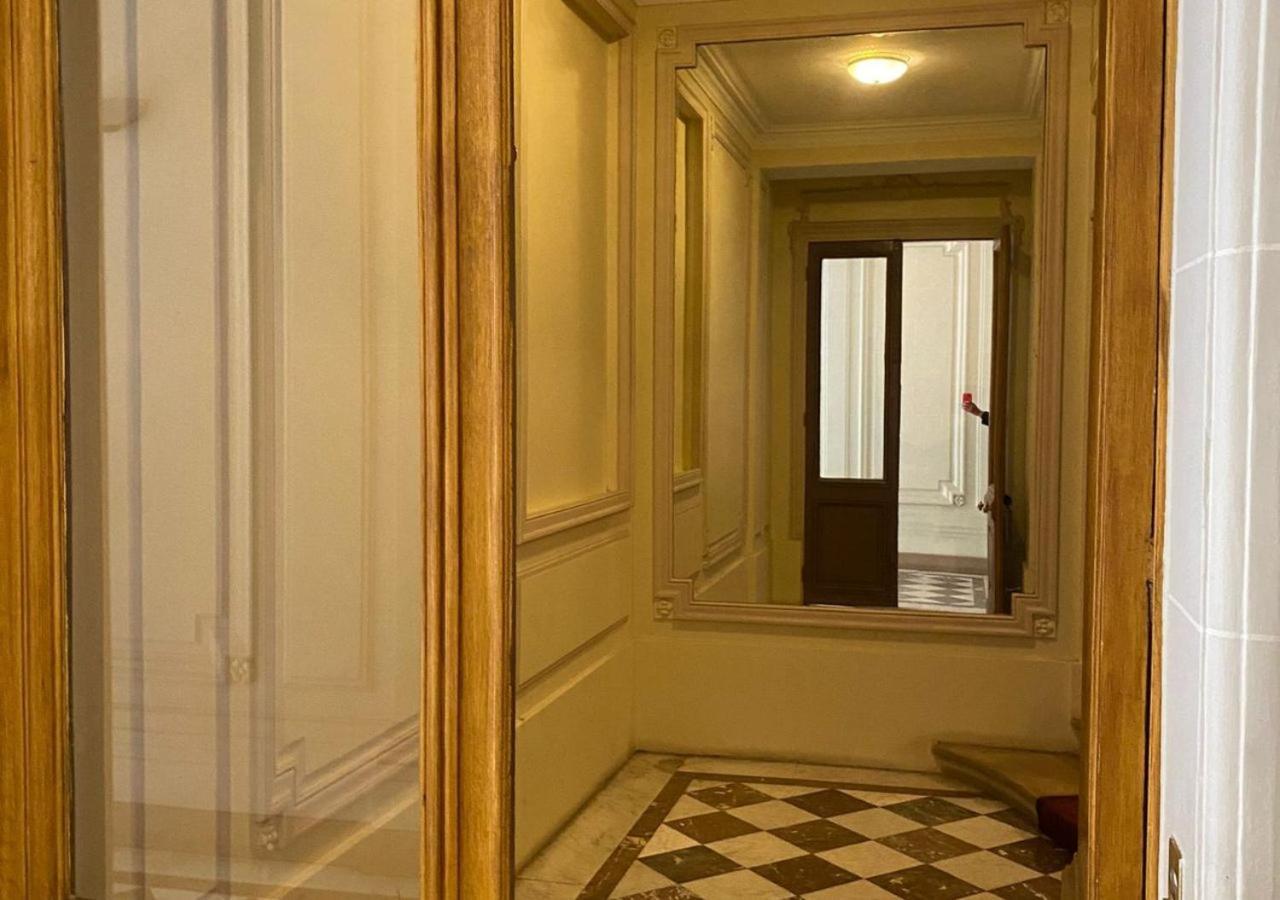 Opera Apartment *