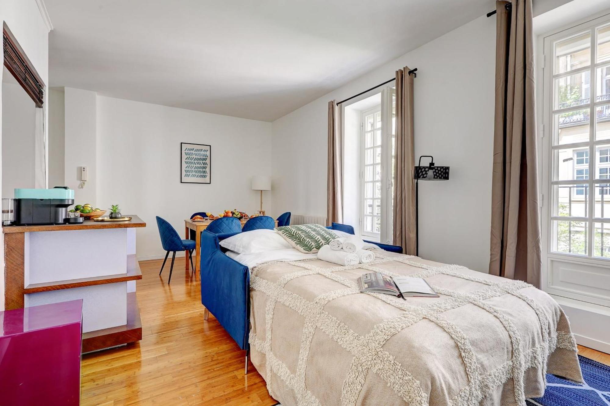 Champs-elysees - 2br With Balcony - Cityapartmentstay Appartement