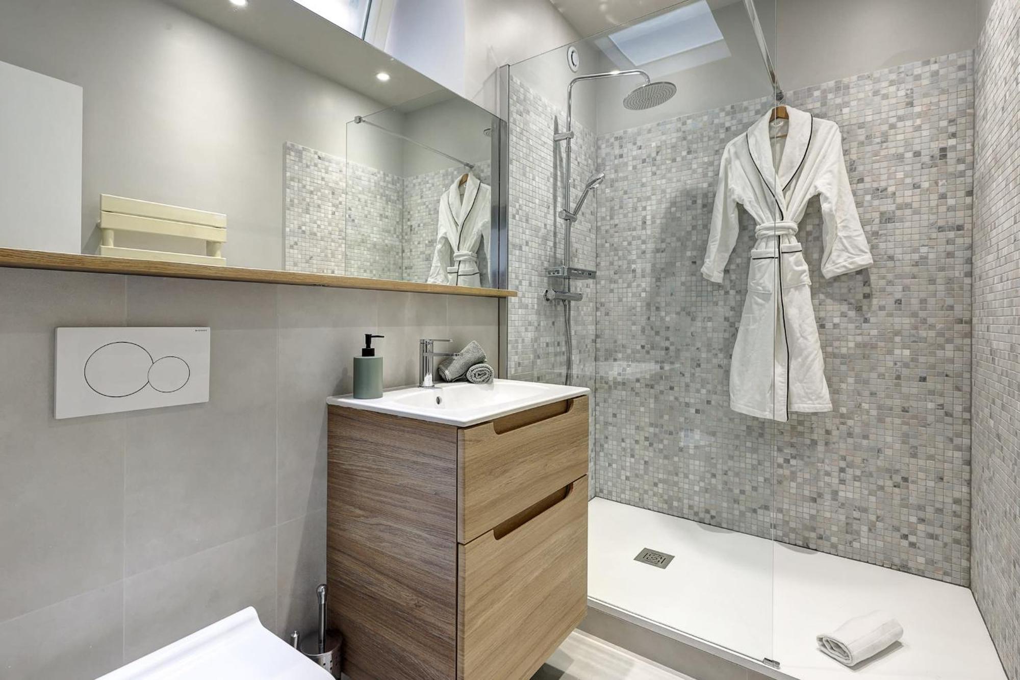 Appartement Champs-elysees - 2br With Balcony - Cityapartmentstay