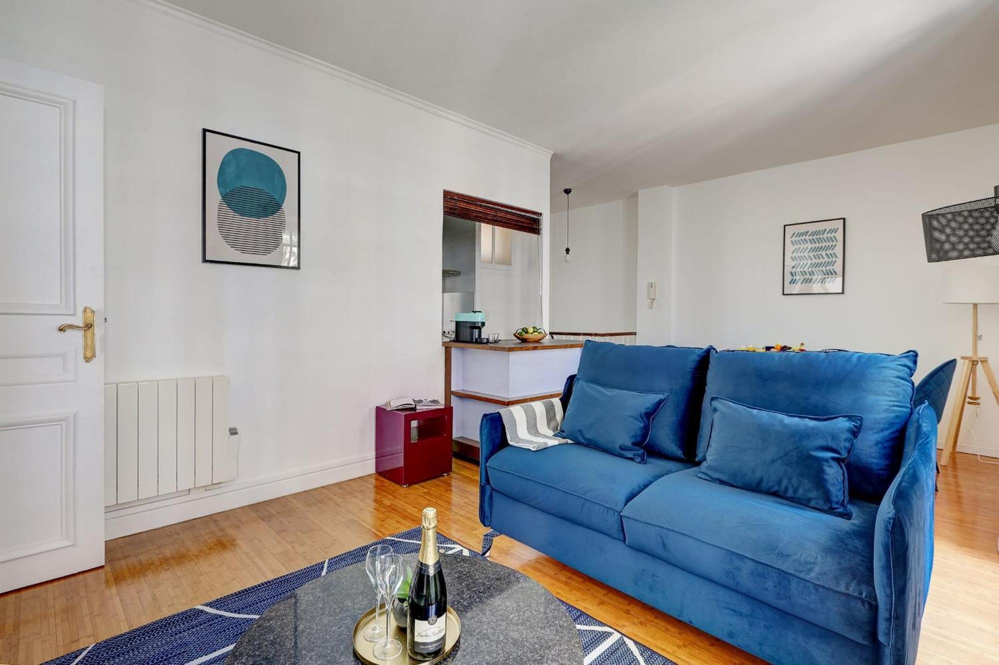 Appartement Champs-elysees - 2br With Balcony - Cityapartmentstay *