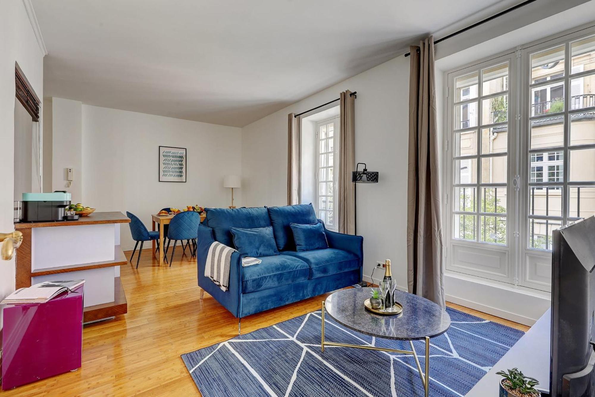 Champs-elysees - 2br With Balcony - Cityapartmentstay Appartement
