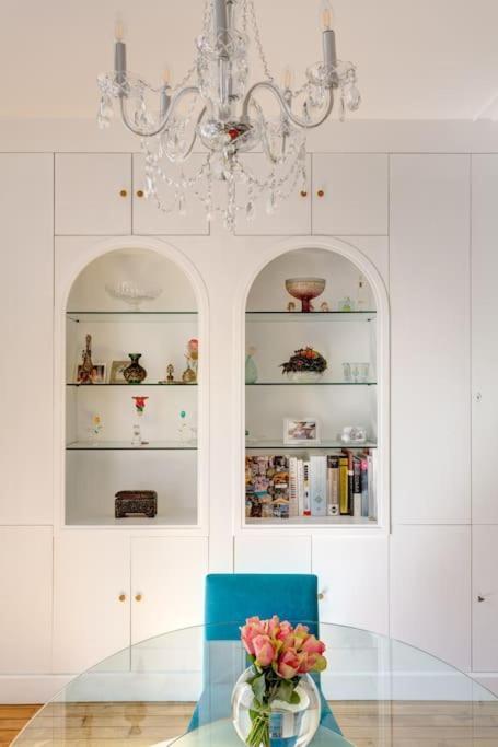 Elegant 4-room Near Arc De Triomphe And Palais Des Congres Apartment Paris